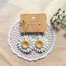 Load image into Gallery viewer, Daisies
