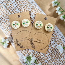 Load image into Gallery viewer, Floral studs
