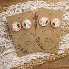 Load image into Gallery viewer, Floral studs
